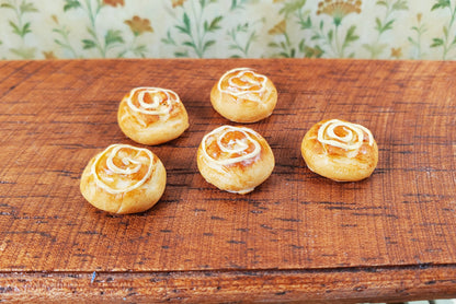 Dollhouse Large Sticky Buns 5pcs 1:12 Scale Miniature Kitchen Food Bakery