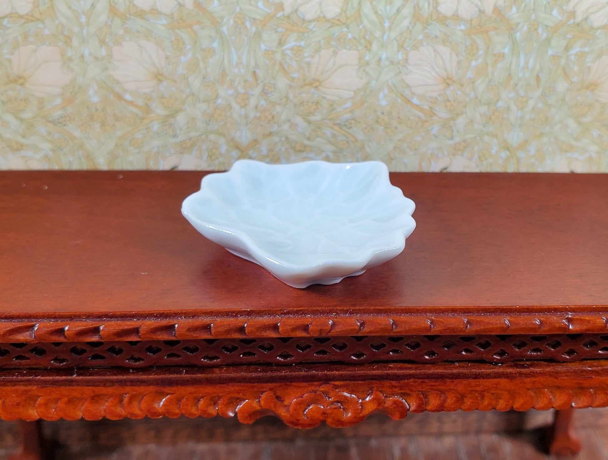 Dollhouse Leaf Shaped Ceramic Serving Platter 1:12 Scale Miniature