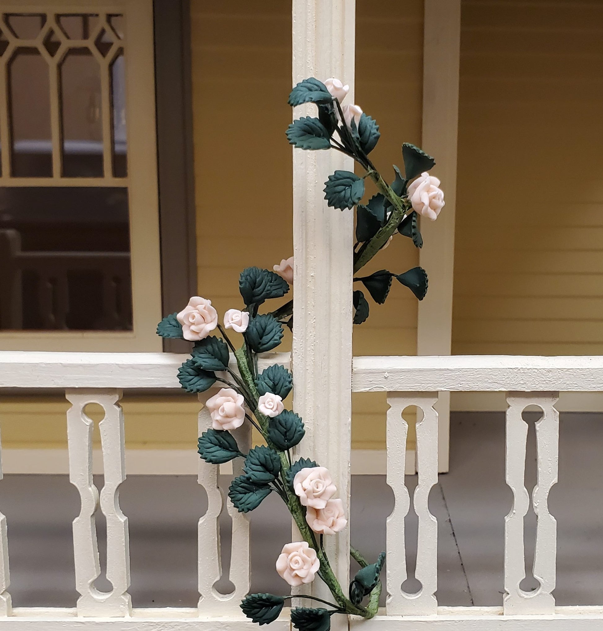 Dollhouse Cream Climbing Roses Vine 1:12 Scale Miniature Garden Flowers