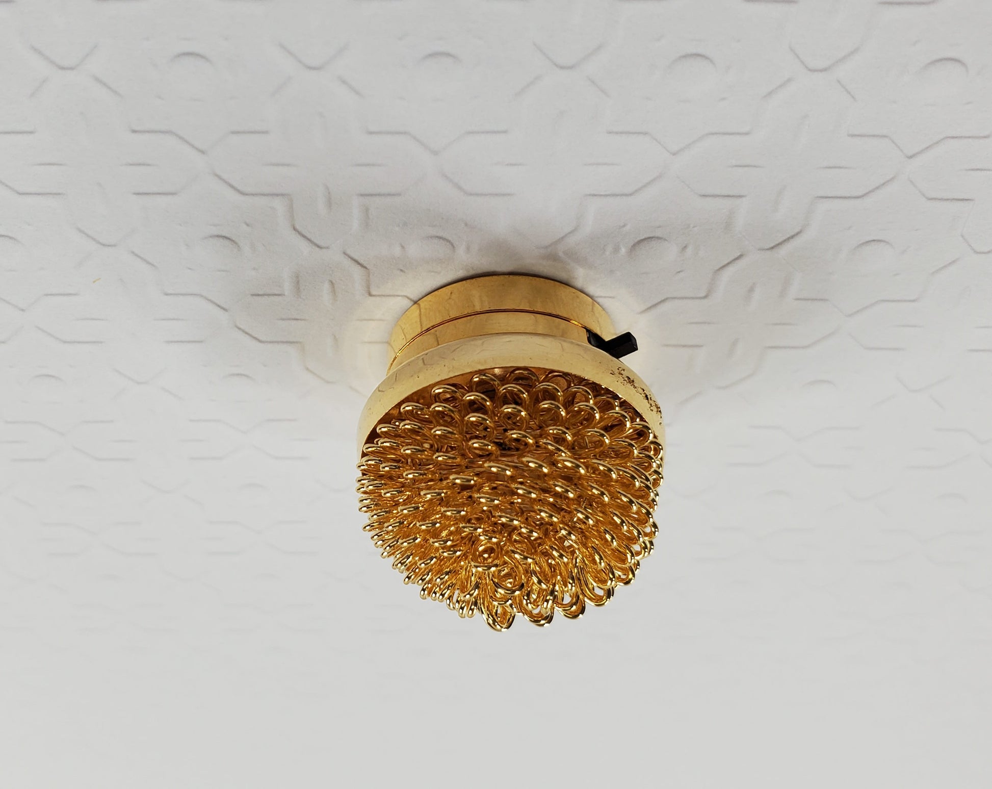 Dollhouse Ceiling Light Battery Operated Gold Fancy 1:12 Scale Miniature