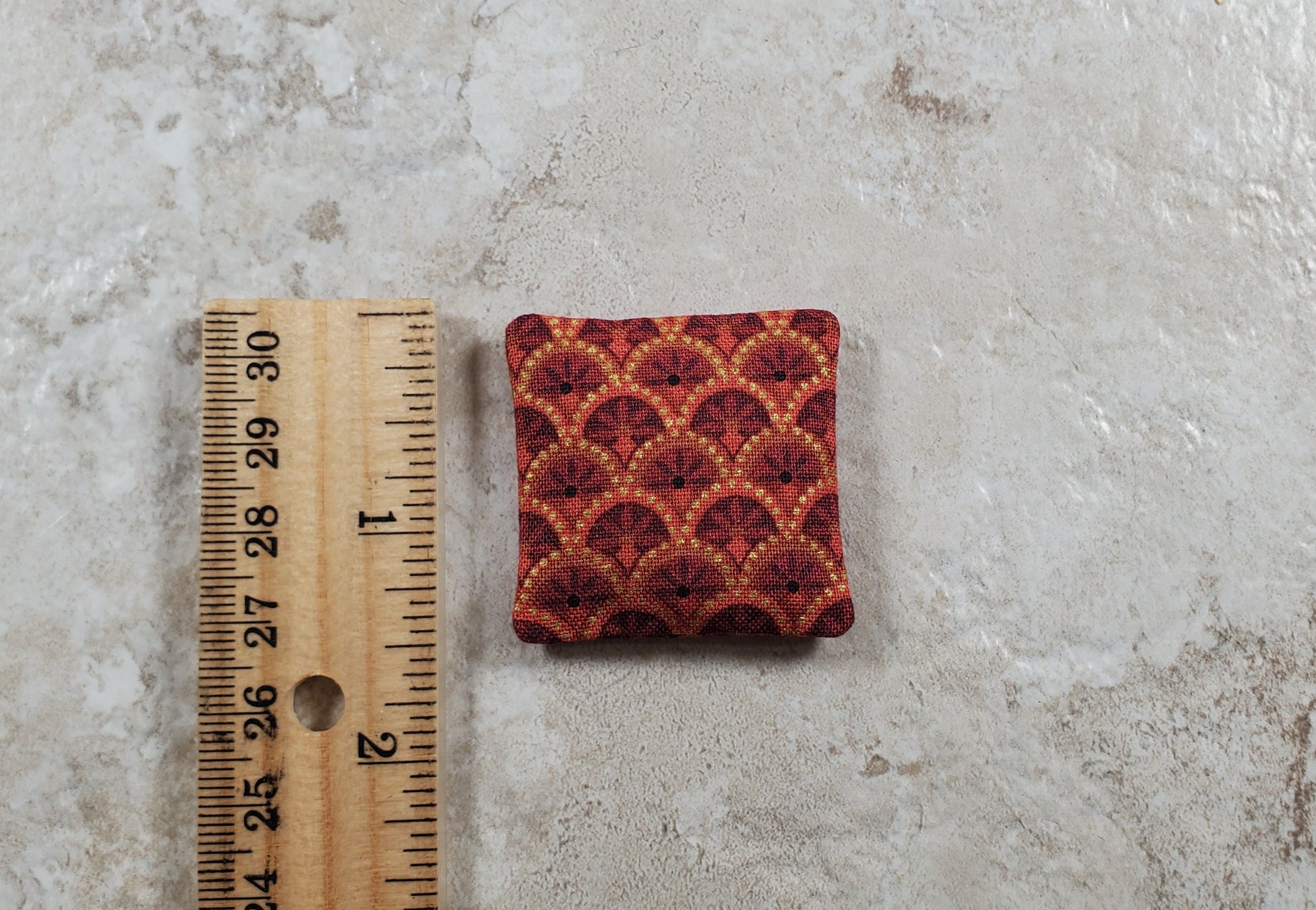 Dollhouse Miniature Dark Red & Rust Festive 1:12 Scale 1 1/2"