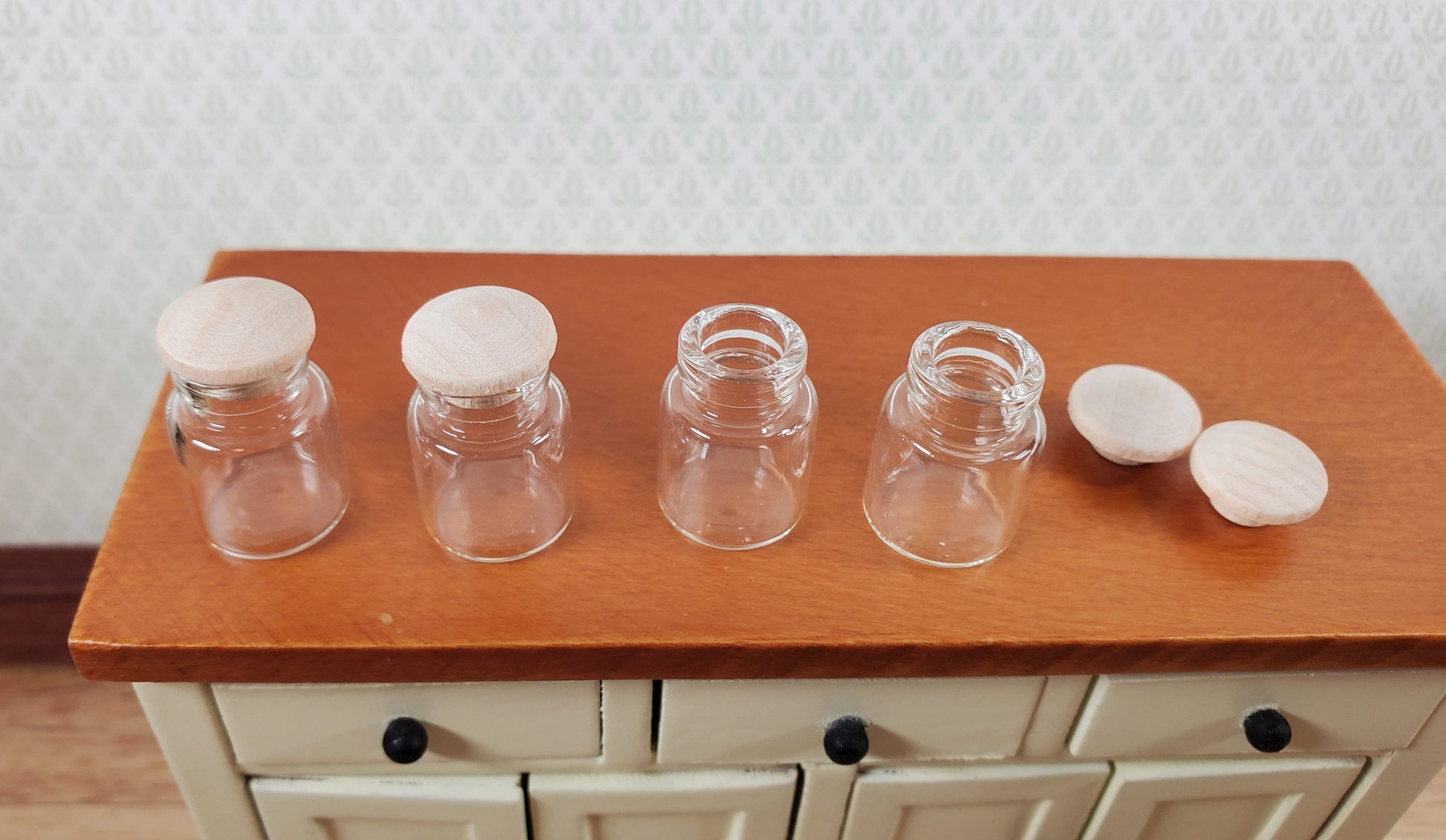 Dollhouse Empty Glass Jars with Wood Caps x4 1:12 Scale Miniatures Accessories