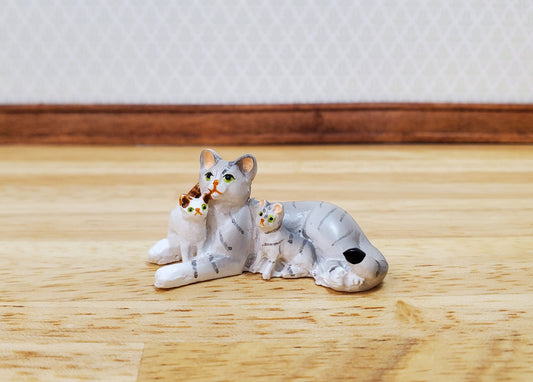 Dollhouse Gray Tabby Cat with Kittens Momma with Babies 1:12 Scale Miniature Pet