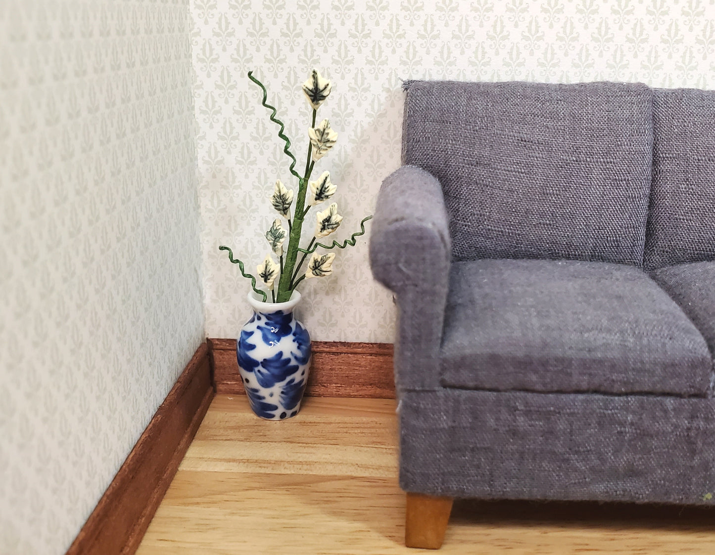 Dollhouse Single English Ivy Small Stem with Foliage 1:12 Scale Miniature