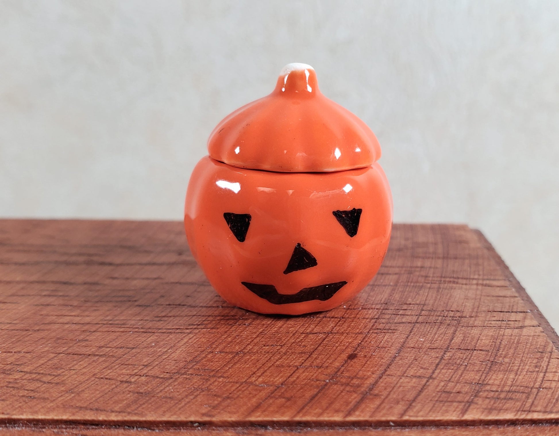 Dollhouse Ceramic Pumpkin Cookie Jar Halloween Decor 1:12 Scale Miniature