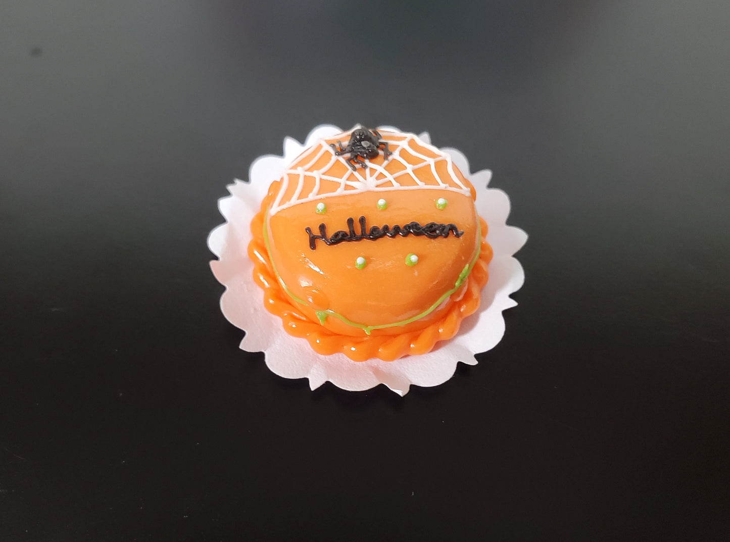 Dollhouse Halloween Cake with Spider & Web Round 1:12 Miniature Orange & White