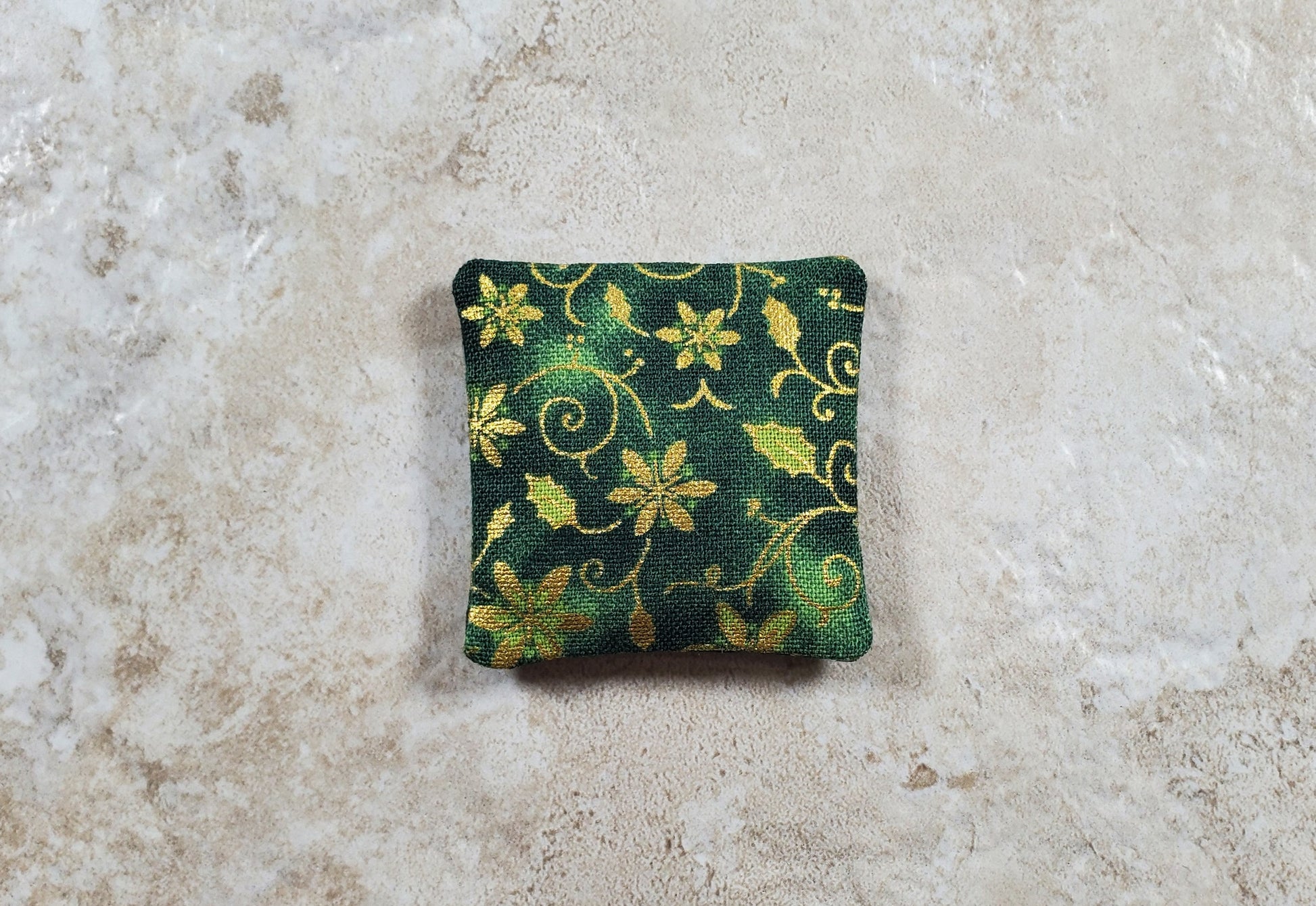 Dollhouse Miniature Christmas Green Poinsettia 1:12 Scale 1 1/2"