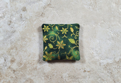 Dollhouse Miniature Christmas Green Poinsettia 1:12 Scale 1 1/2"