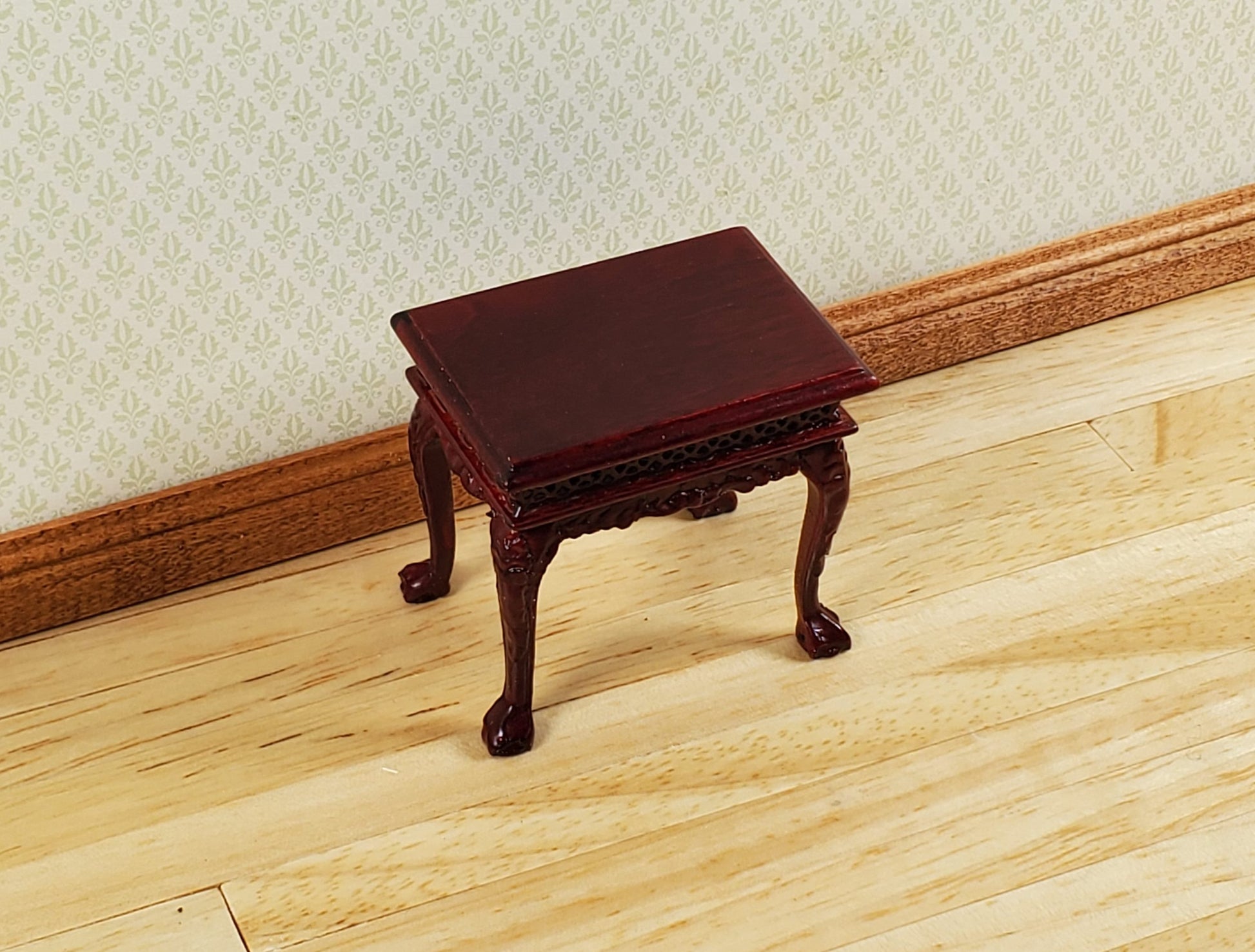 Dollhouse Fancy Side Table Mahogany Finish 1:12 Scale by Hansson Miniatures