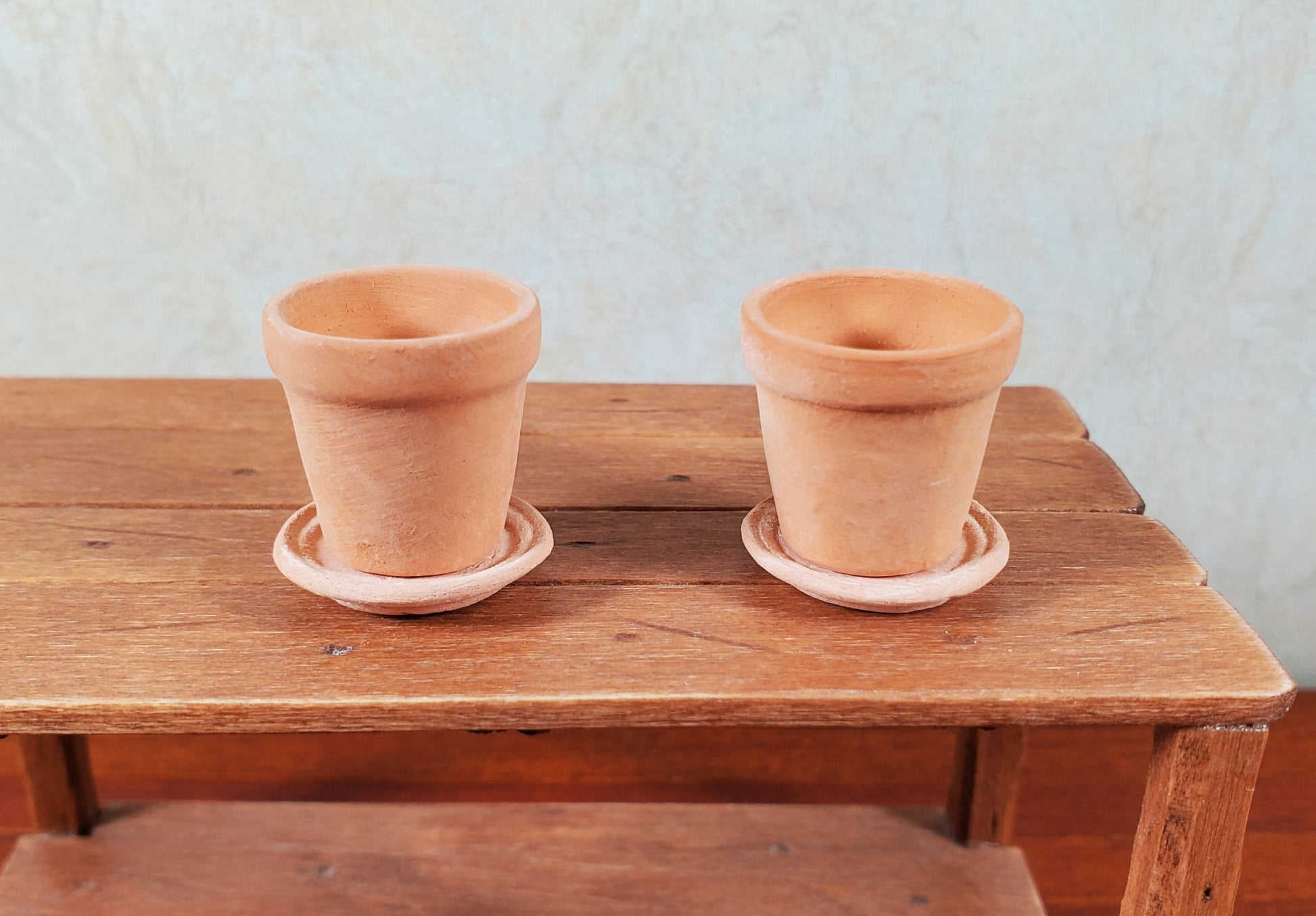 Dollhouse Terra Cotta Pots with Saucers Set of 2 1:12 Scale Miniature
