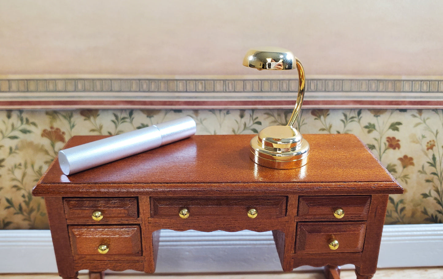 Dollhouse Battery Light with Wand Gold Desk Lamp 1:12 Scale Miniature Light