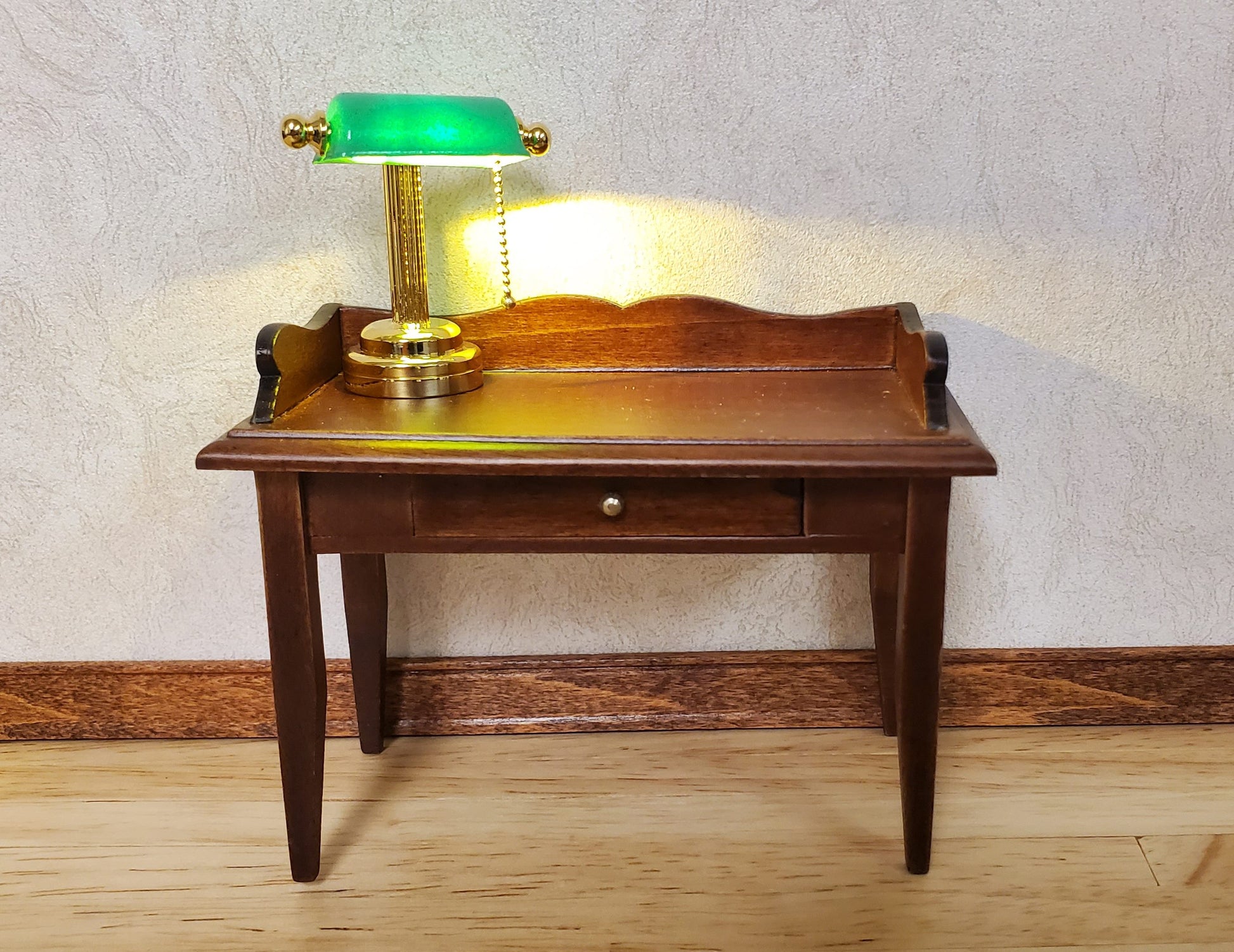 Dollhouse Battery Light Bankers Desk Table Lamp Green Shade 1:12 Scale Miniature