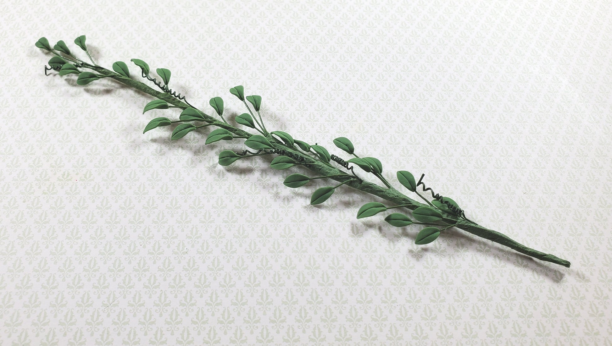 Dollhouse Philodendron Vine 8 Inches Long 1:12 Scale Miniature Garden Plants
