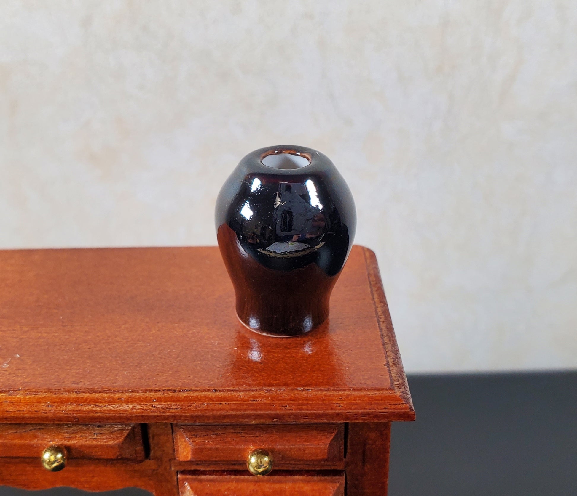 Dollhouse Black Ceramic Vase 1:12 Scale Miniature