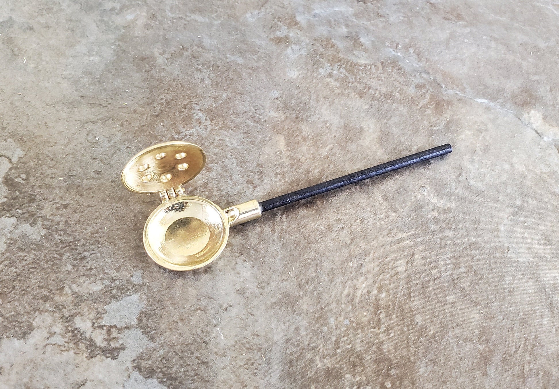 Dollhouse Miniature Bed Warmer Metal 1:12 Scale Bedroom Accessories