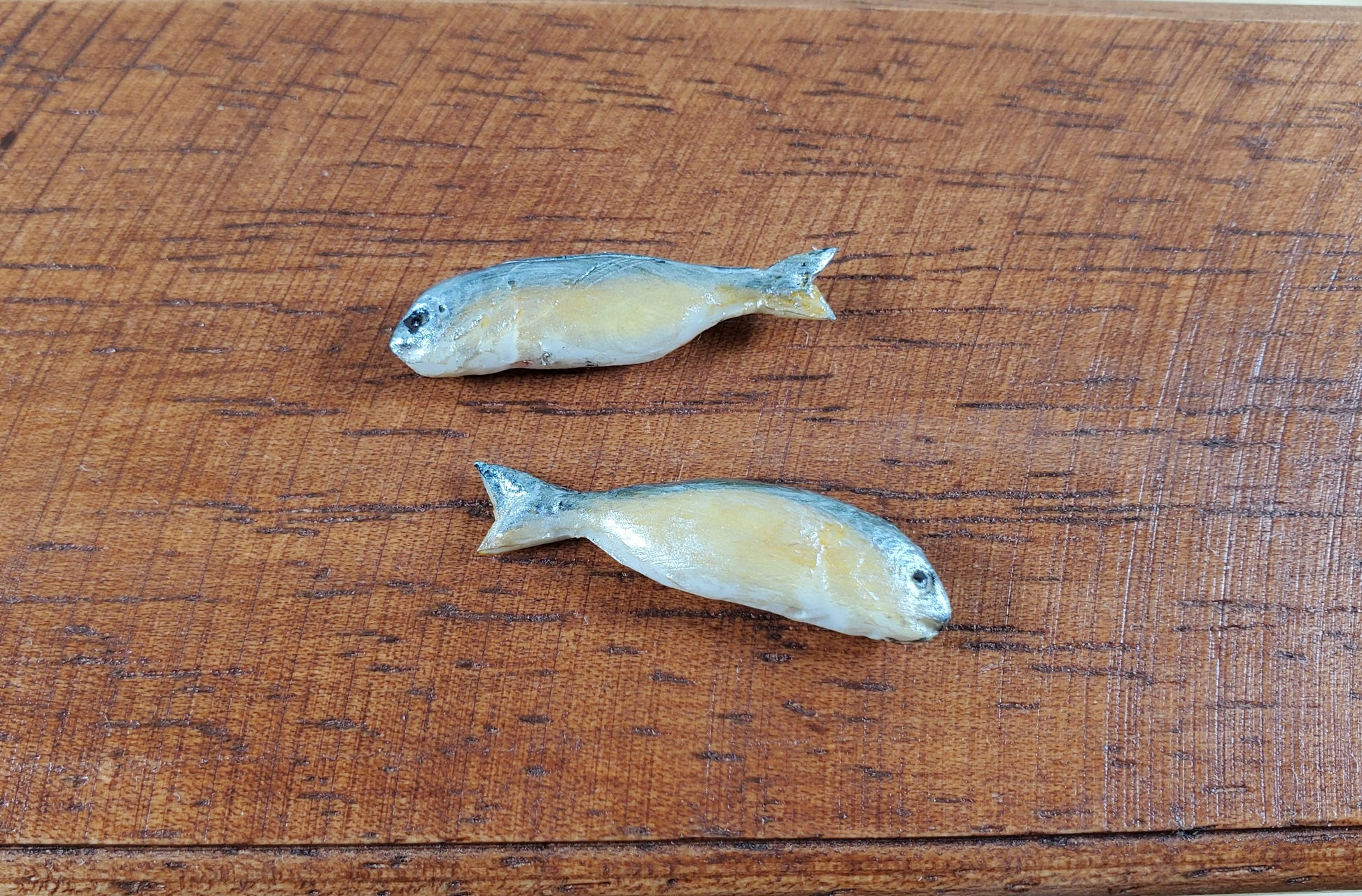Miniature Fish Set of 2 for Dollhouses Seafood Market Grocery Store 1 1/8"