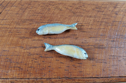 Miniature Fish Set of 2 for Dollhouses Seafood Market Grocery Store 1 1/8"