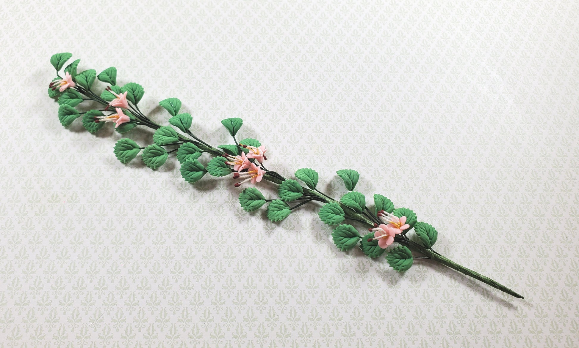 Dollhouse Pale Cranberry Flowering Vine 1:12 Scale Miniature Garden Plants