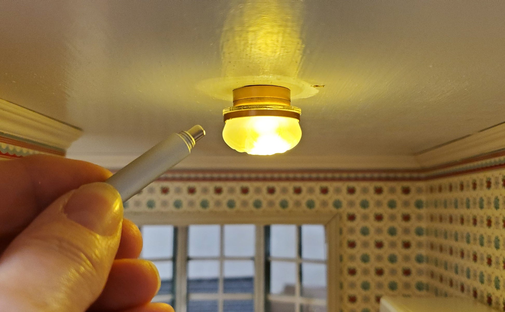 Dollhouse Frosted Ceiling Light Round Copper Wand Battery 1:12 Scale Miniature