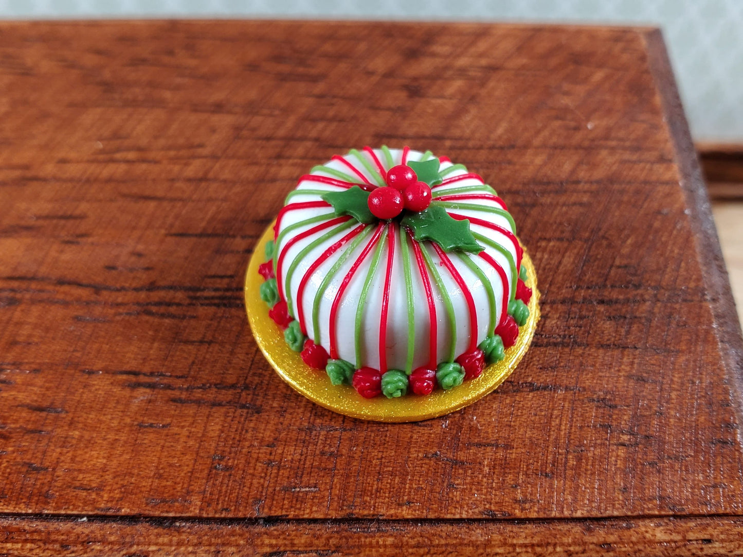 Dollhouse Christmas Cake Holly and Berries 1:12 Scale Miniature Food Dessert