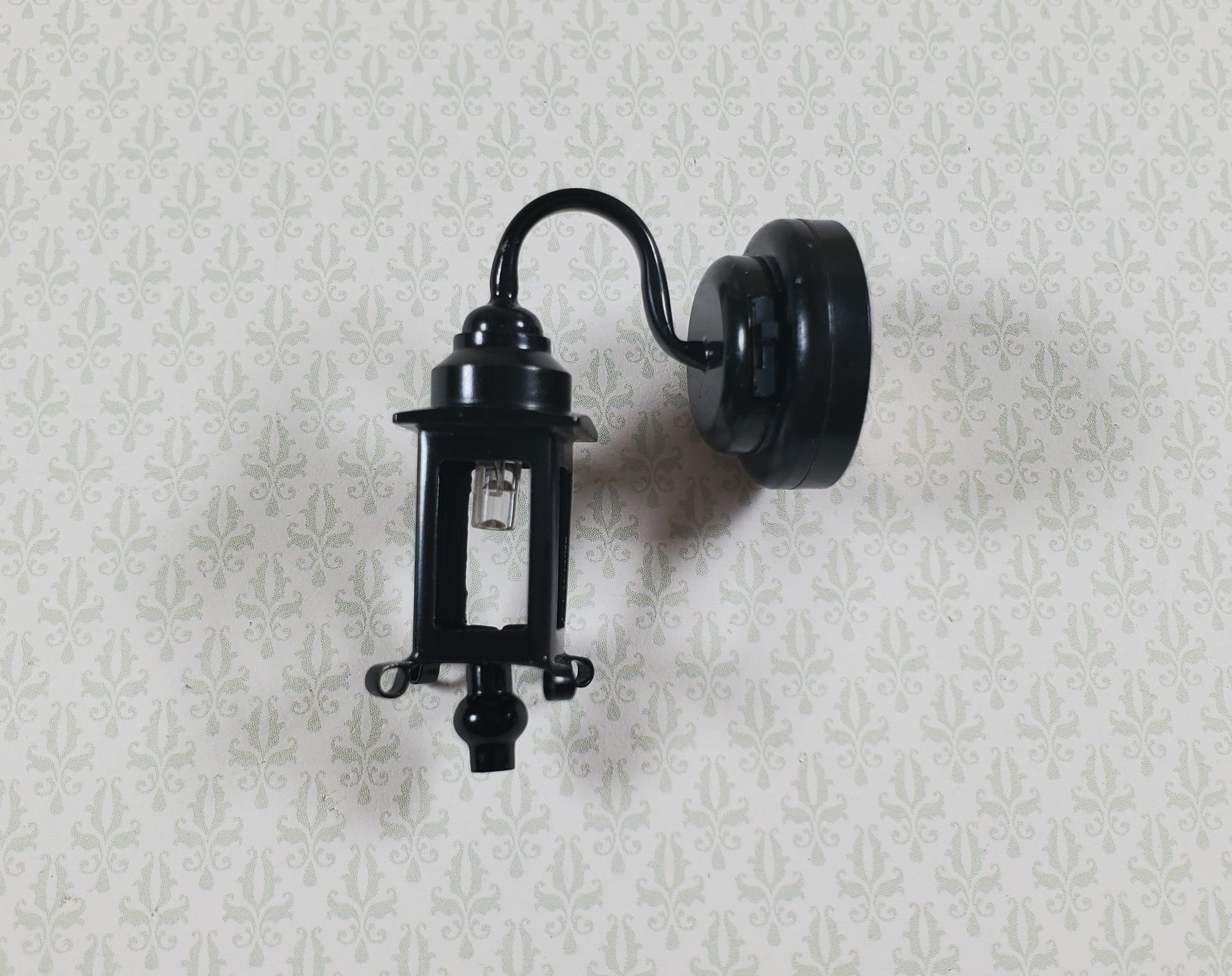 Dollhouse Battery Light Hamilton Coach Lamp Black Metal 1:12 Scale HW2308