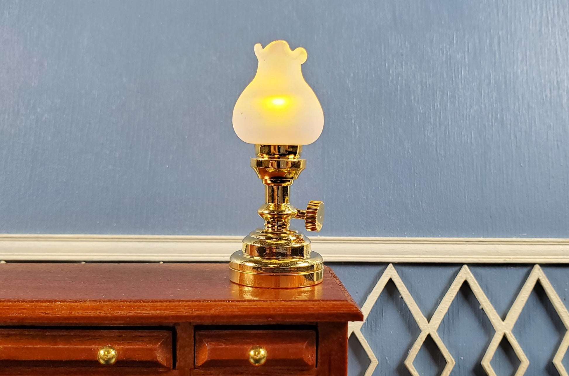 Dollhouse Battery Light Tulip Table Lamp Gold 1:12 Scale Miniature Lantern