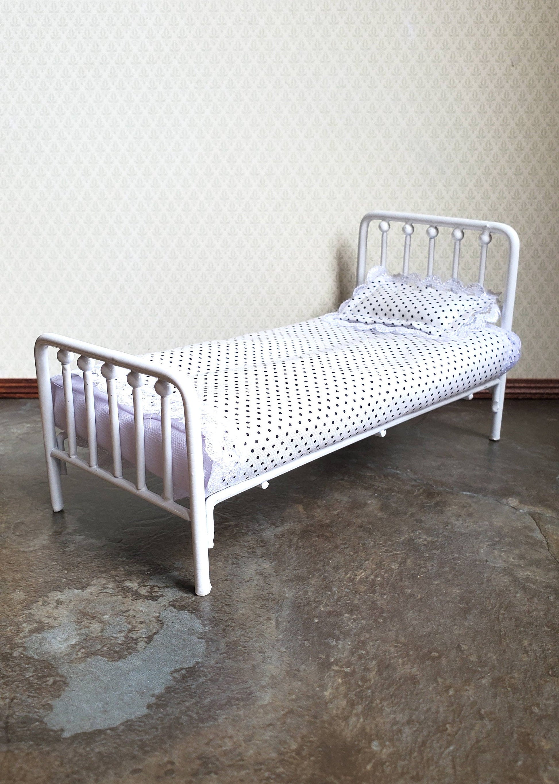 Dollhouse Miniature Bed White Metal with Mattress Pillow Blanket 1:12 Scale Furniture