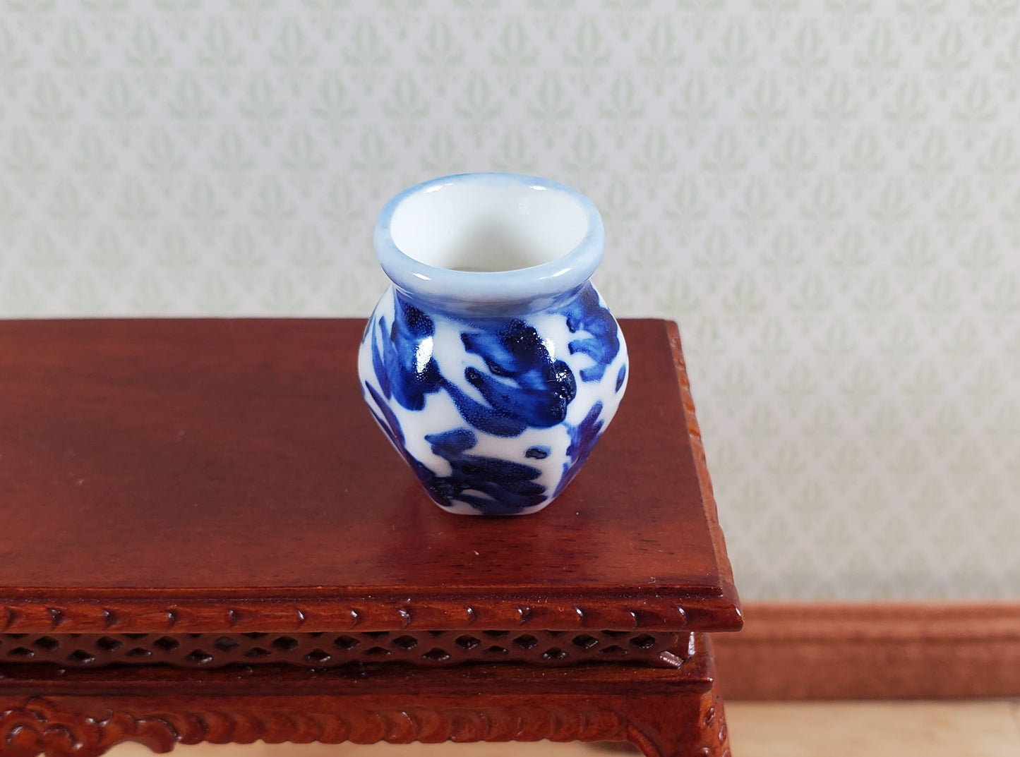 Dollhouse Vase Blue & White Decorative Planter Ceramic 1:12 Scale Miniature