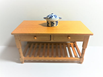 Dollhouse Stock Soup Pot with Lid Blue & White Ceramic 1:12 Scale Miniature