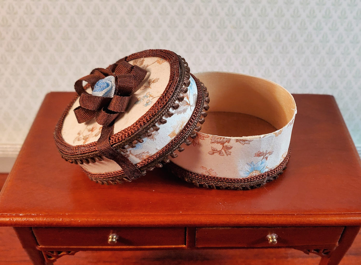 Dollhouse Hat Box Vintage Artisan 1:12 Scale Miniature