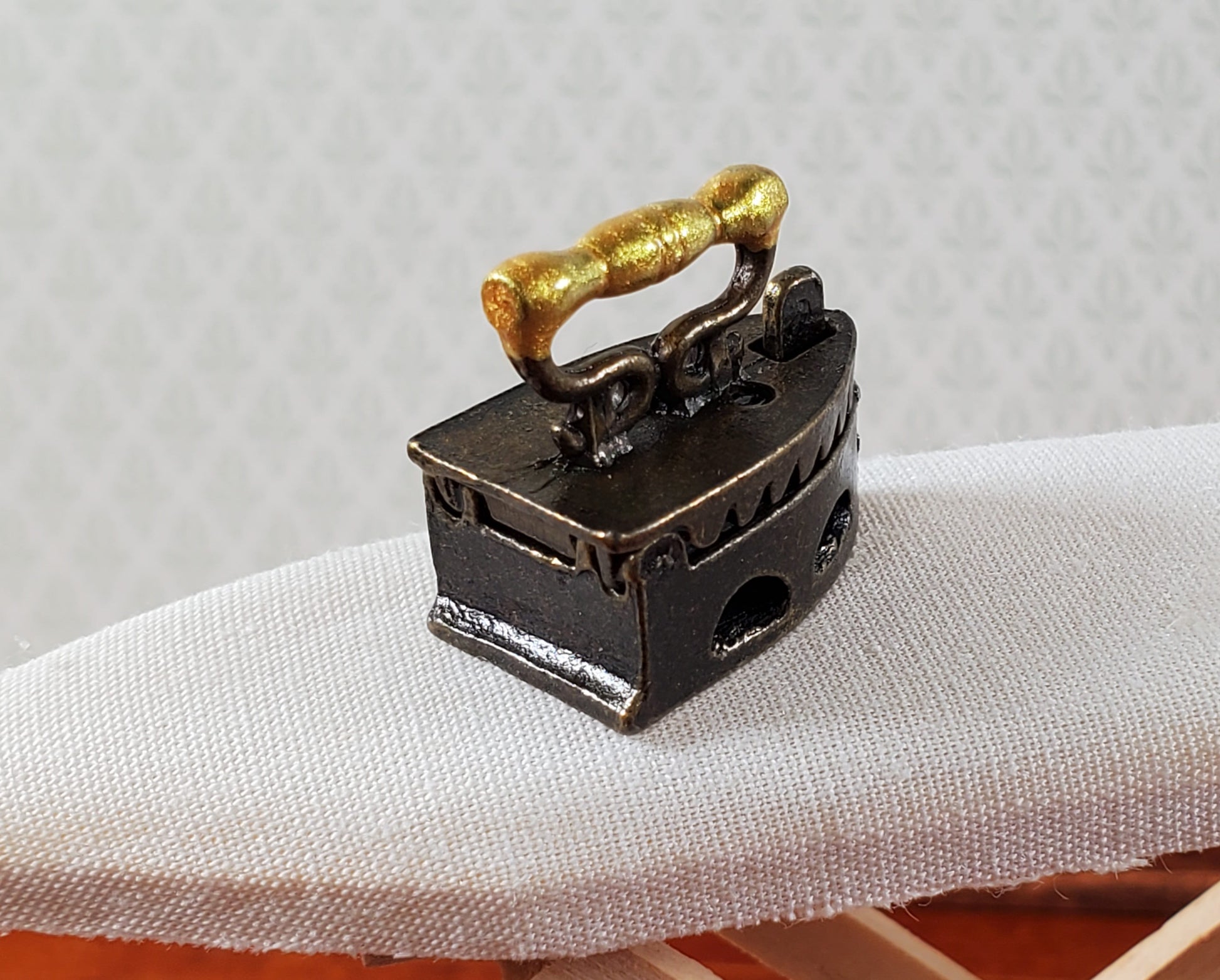 Dollhouse Vintage Coal Iron Bronze 1:12 Scale Primitive Miniature Laundry Room