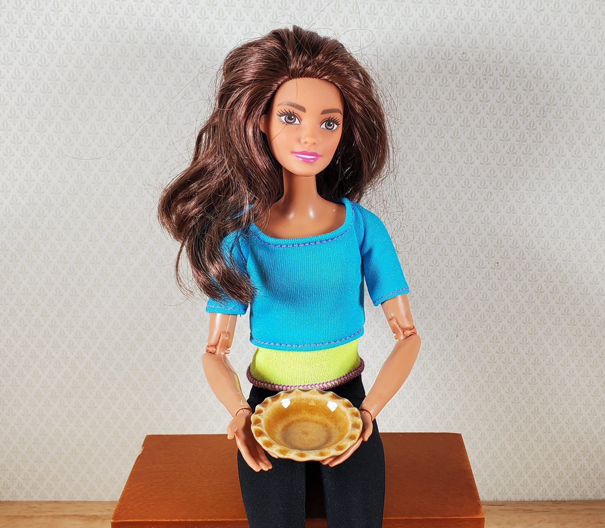 Dollhouse Pie Plate Ceramic Light Brown 1:6 Scale Miniature Kitchen Accessory