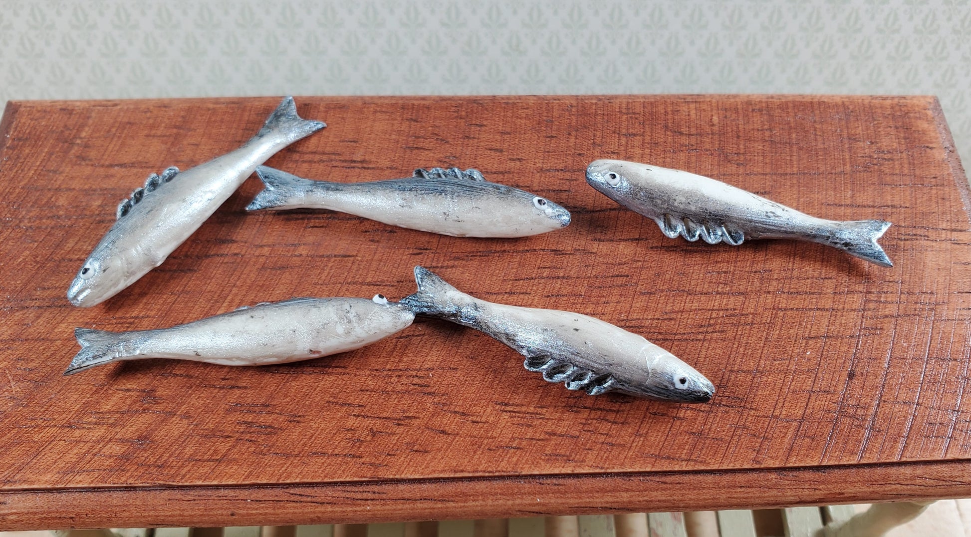 Miniature Long Fish Set of 5 for Dollhouses Seafood Market Grocery Store 1 5/8"