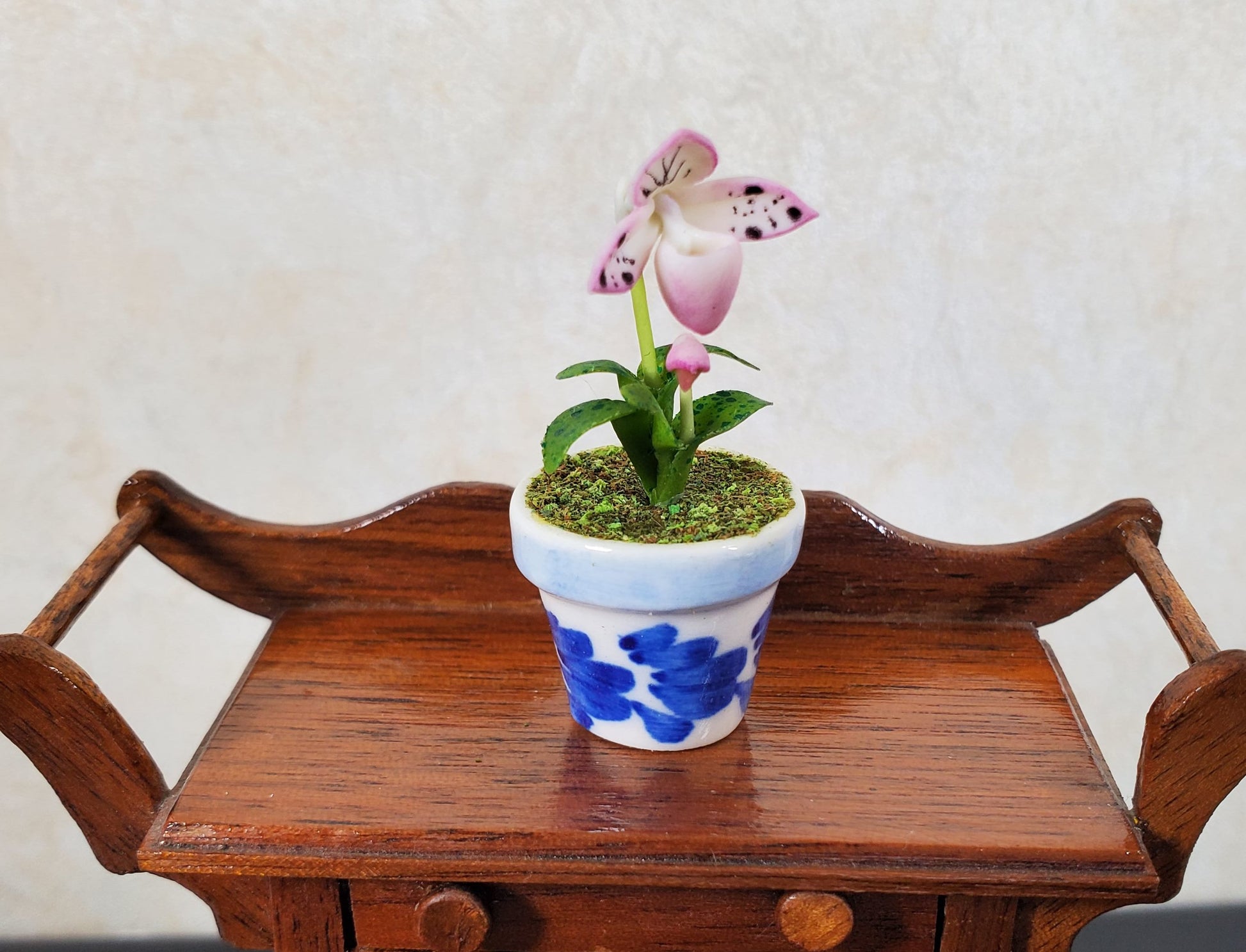 Dollhouse Pink Lady Slipper in a Blue & White Ceramic Pot 1:12 Scale Miniature