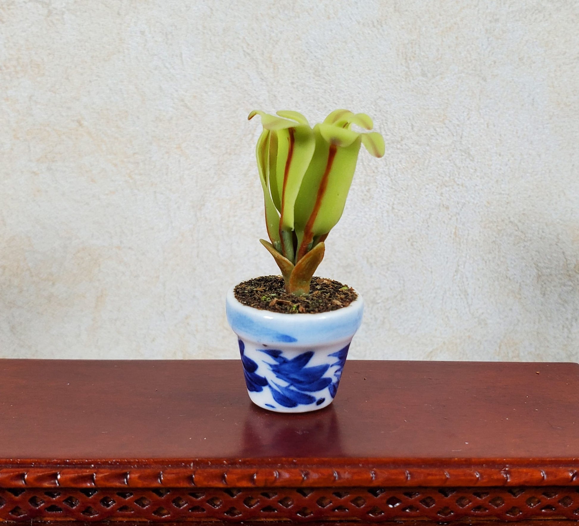 Dollhouse Broadleaf Fern in Blue & White Ceramic Pot 1:12 Scale