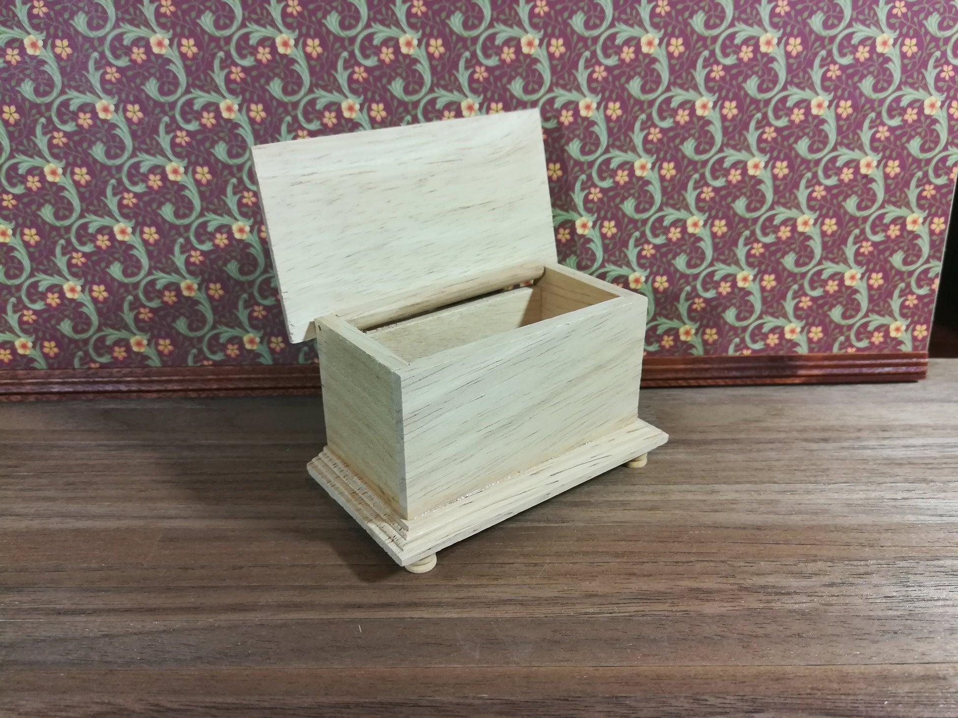 Dollhouse  Wood Blanket Trunk Unpainted 1:12 Scale Miniature Furniture