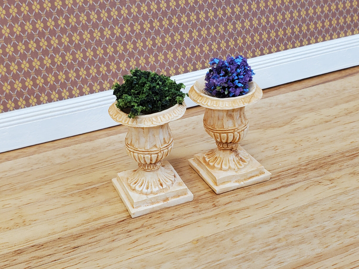 Dollhouse Urn Planter Set of 2 Cast Resin 1:12 Scale Tan A1441TN by Falcon