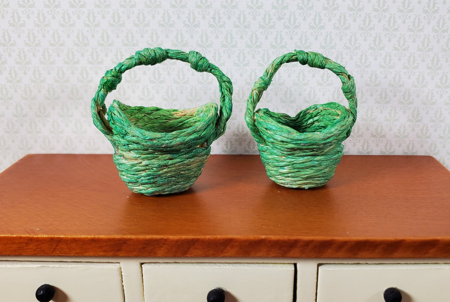 Dollhouse Baskets Set of 2 Green 1:12 Scale Dollhouse Miniatures