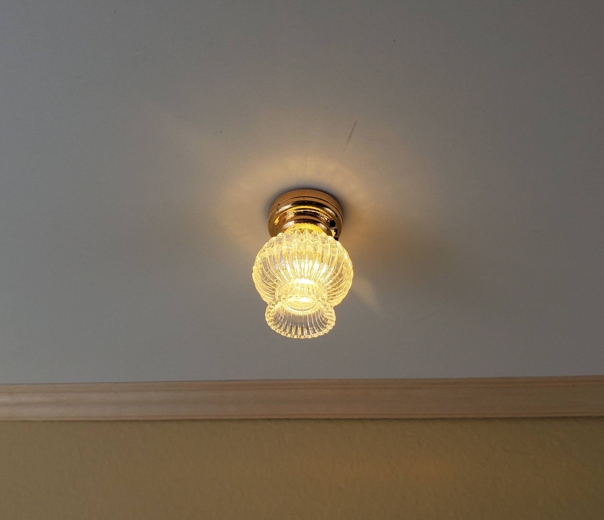 Dollhouse Miniature LED Battery Light Hanging Ceiling or Table Lamp 1:12 Scale LT7586