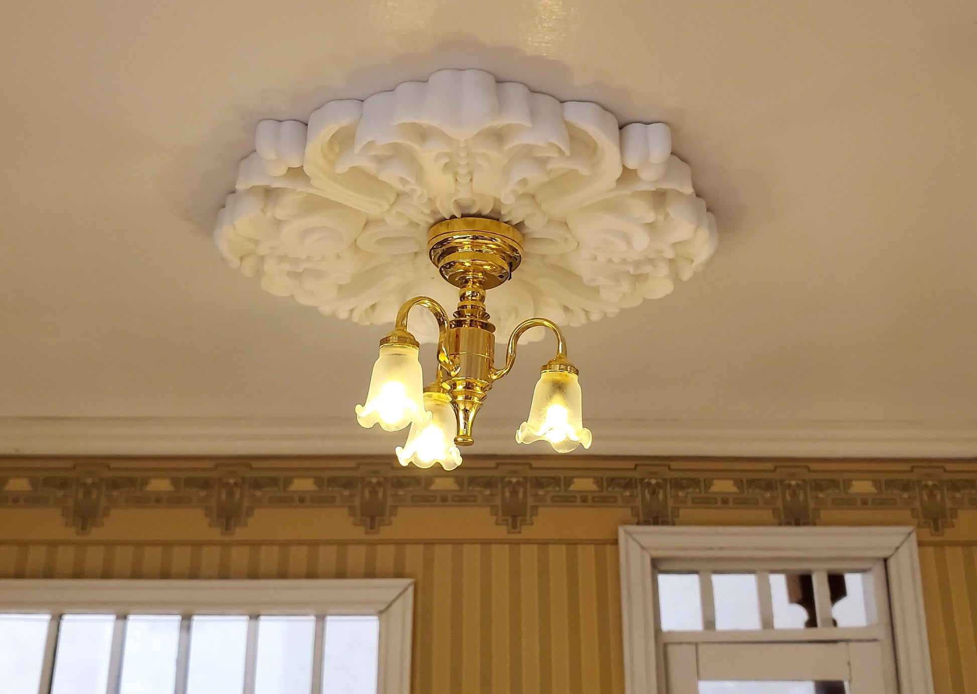 Dollhouse Ceiling Rose Medallion for Battery Lights 1:12 Scale Miniature Style 8