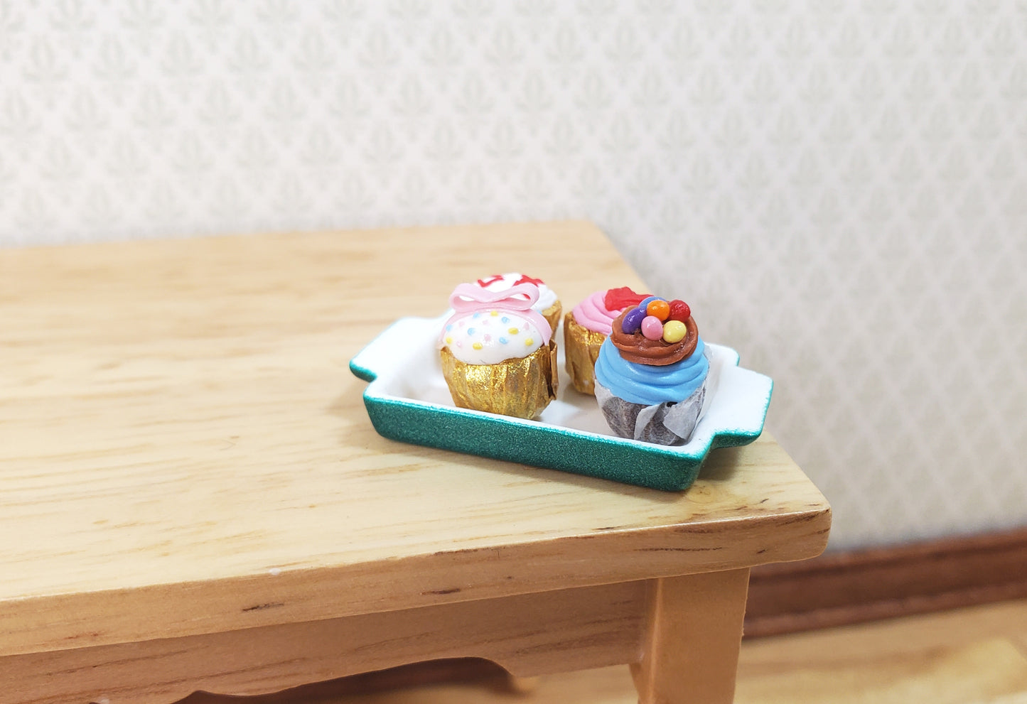 Dollhouse Baking Tray or Pan Ceramic Green & White 1:12 Scale Miniature Dishes