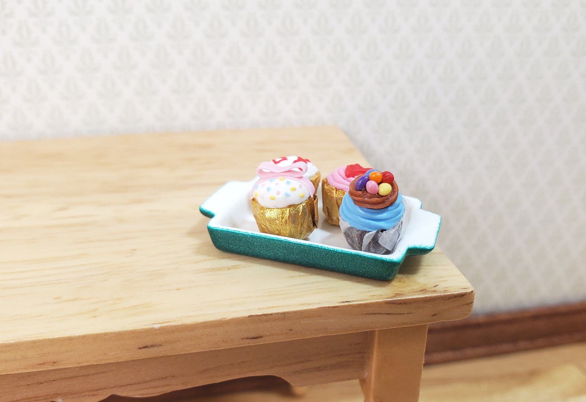 Dollhouse Baking Tray or Pan Ceramic Green & White 1:12 Scale Miniature Dishes