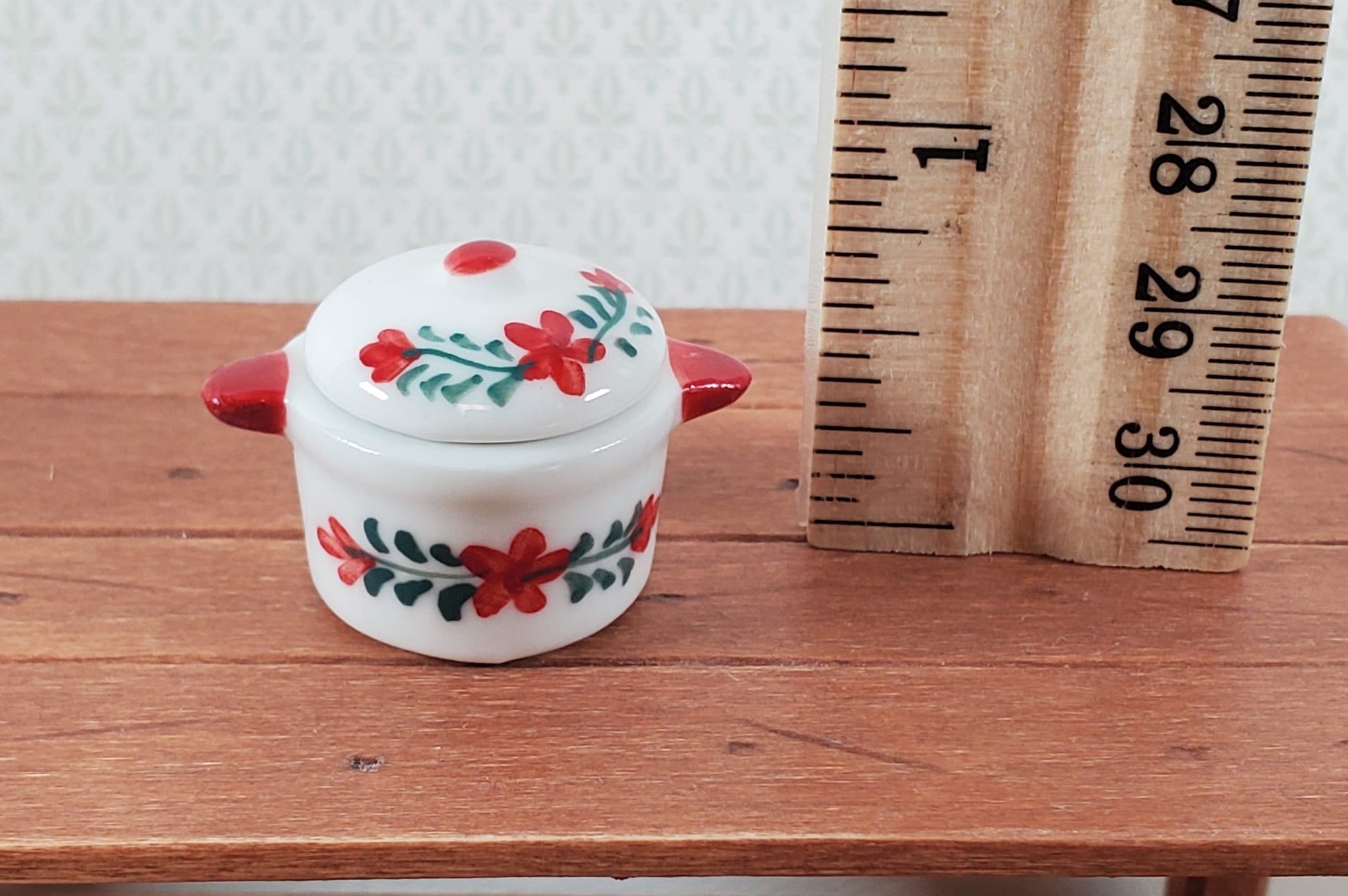 Dollhouse Stock Pot for Soup Ceramic with Lid Red & White 1:12 Scale Miniatures