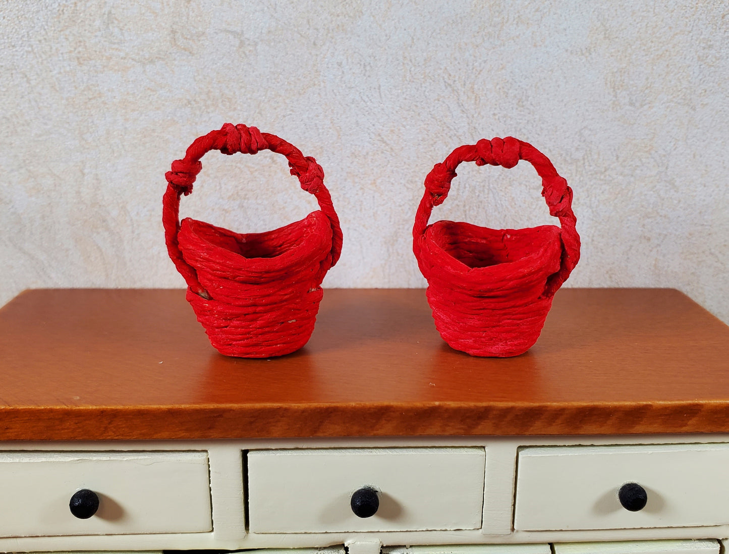 Dollhouse Baskets Set of 2 Red 1:12 Scale Dollhouse Miniatures