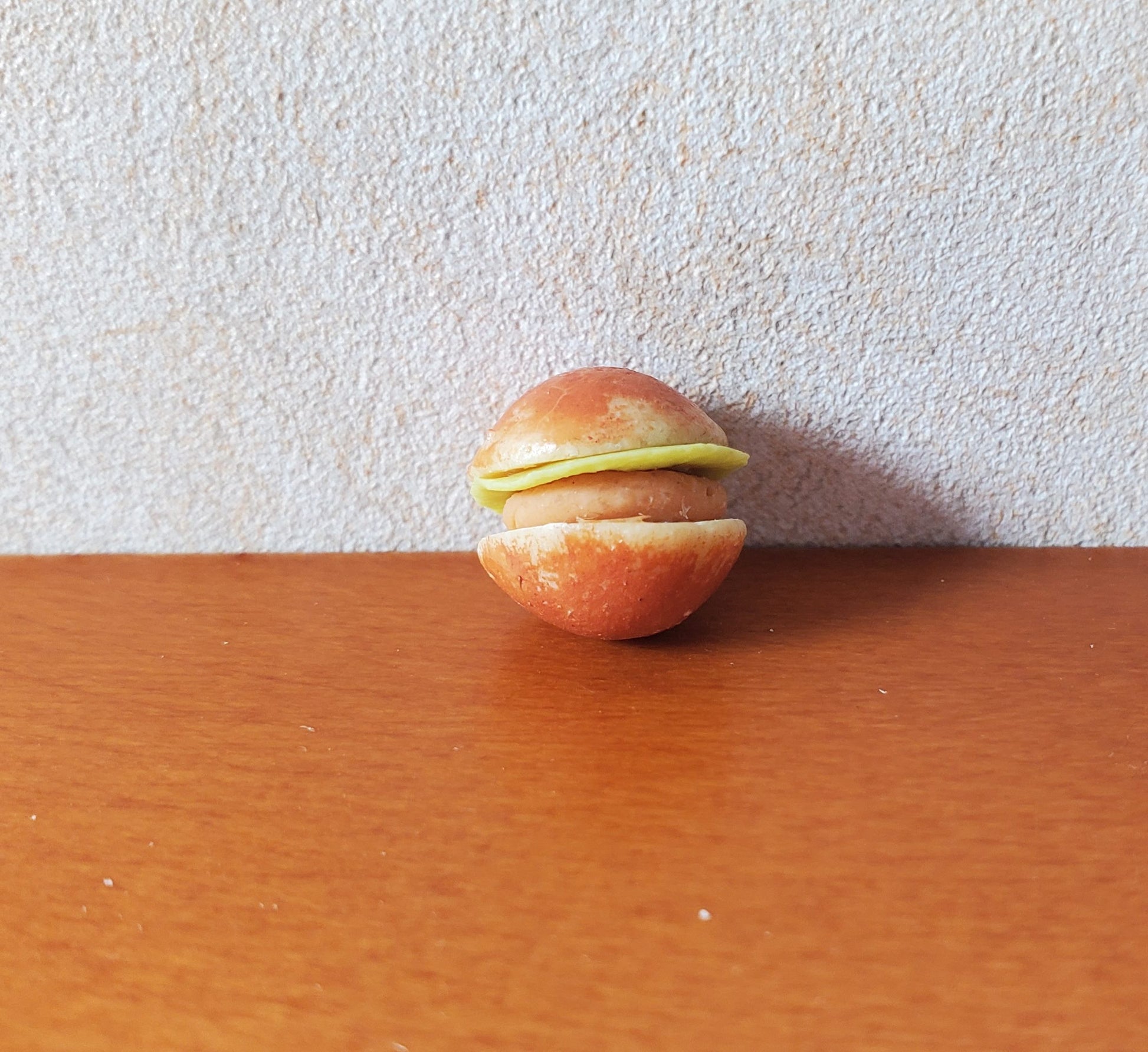 Dollhouse Hamburger with Lettuce 1:12 Scale Miniature Food Kitchen