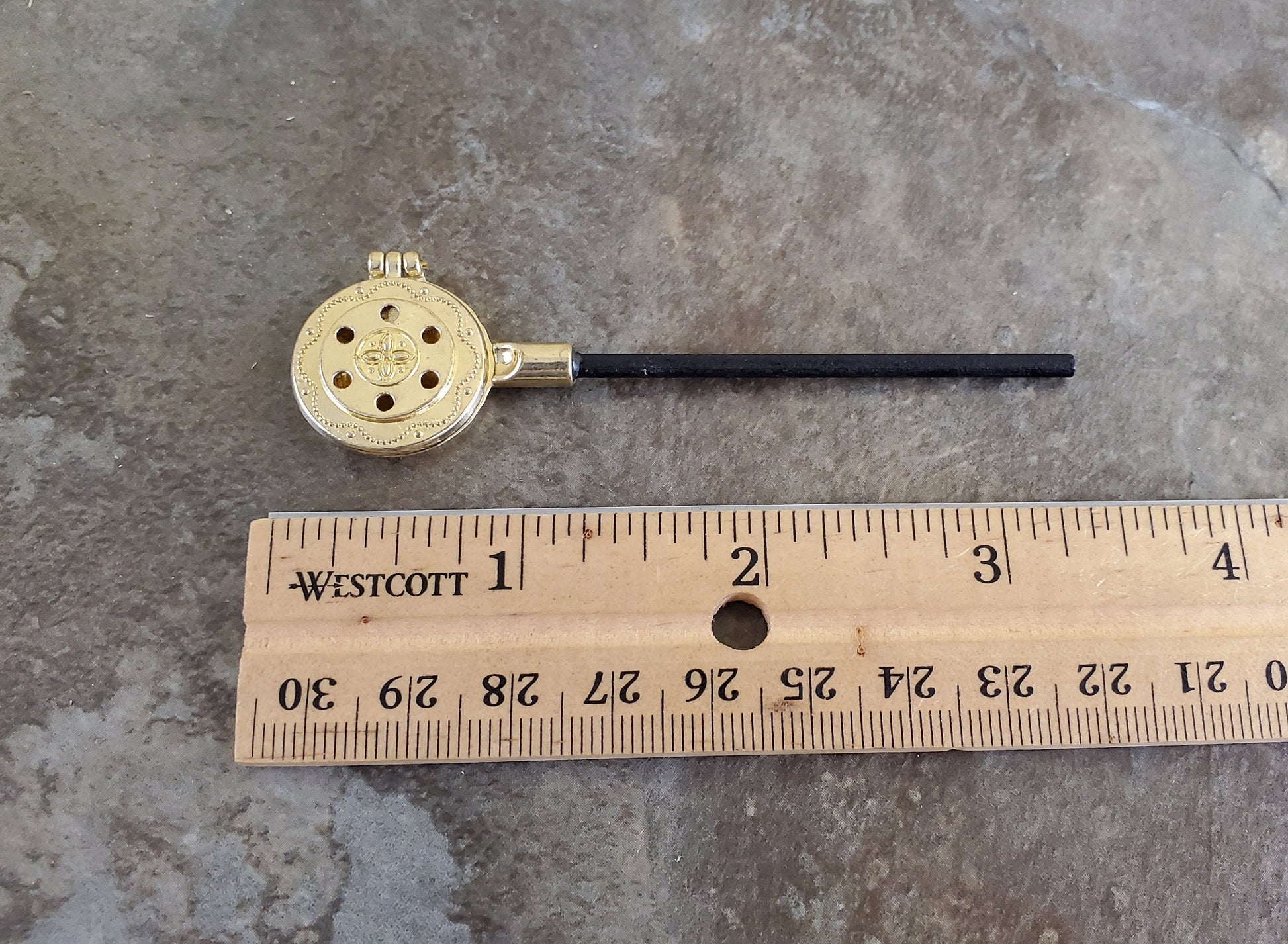 Dollhouse Miniature Bed Warmer Metal 1:12 Scale Bedroom Accessories
