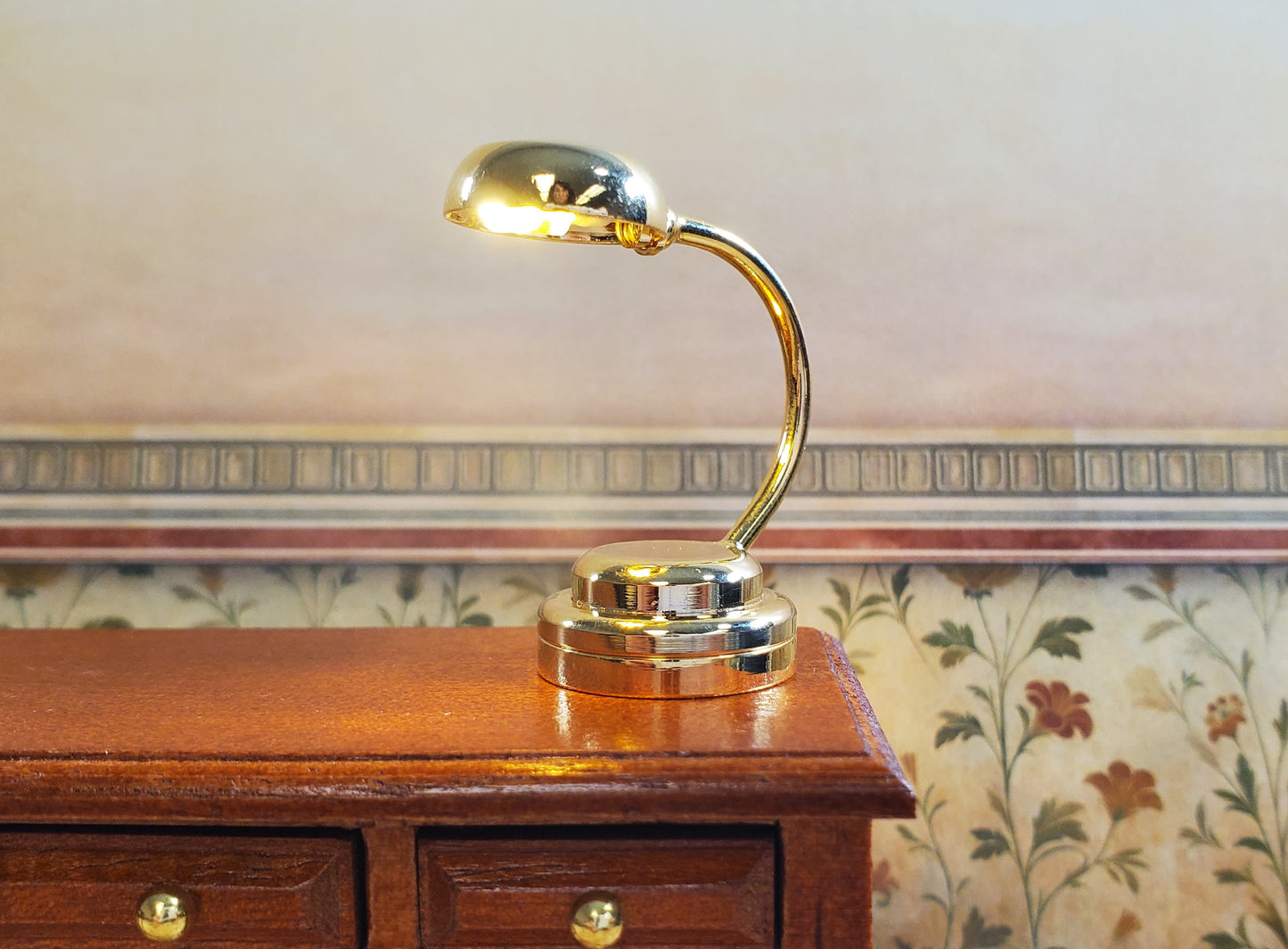 Dollhouse Battery Light with Wand Gold Desk Lamp 1:12 Scale Miniature Light