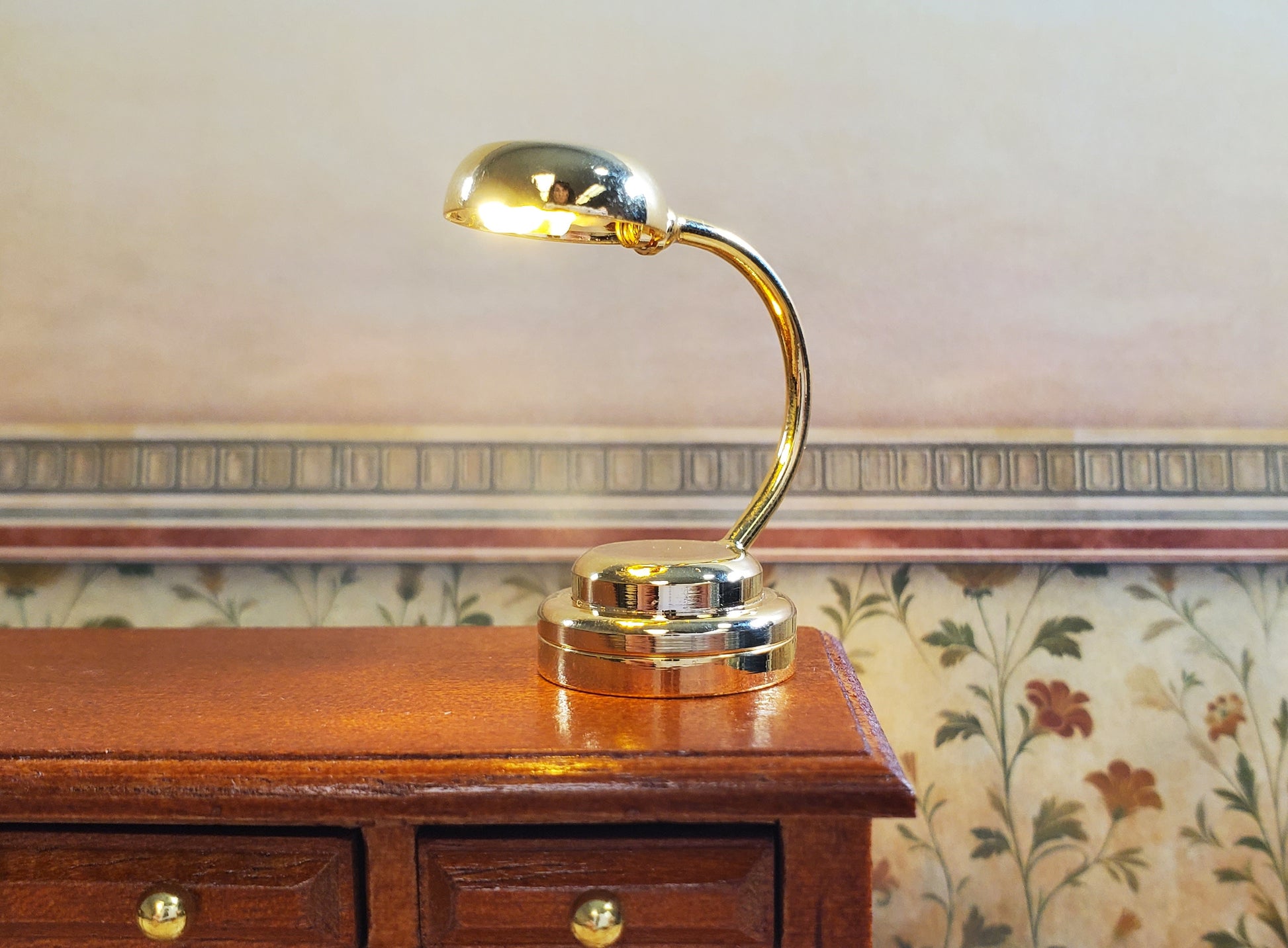 Dollhouse Battery Light with Wand Gold Desk Lamp 1:12 Scale Miniature Light