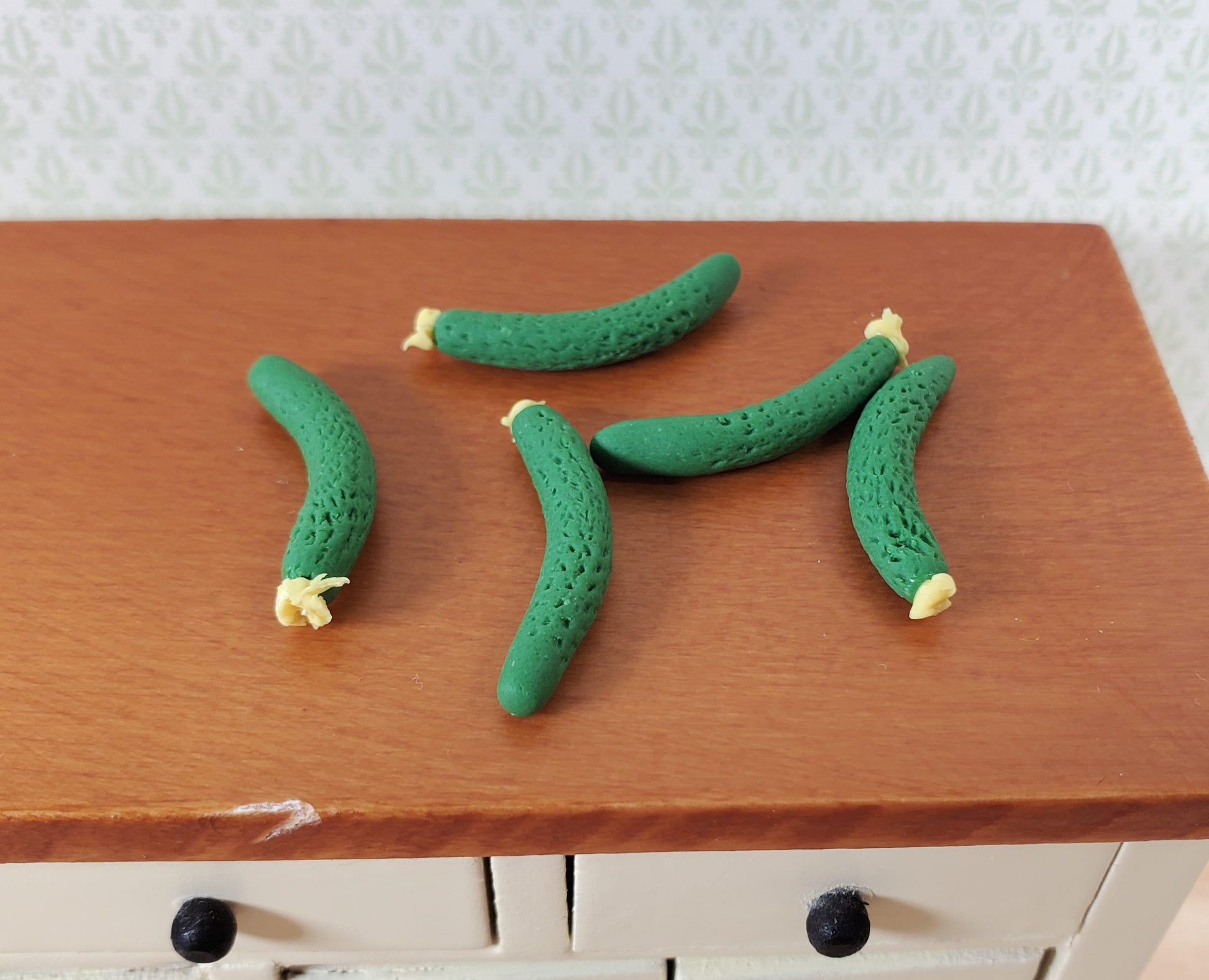 Dollhouse Green Zucchini 5 Pieces 1:12 Scale Miniature Food Vegetables