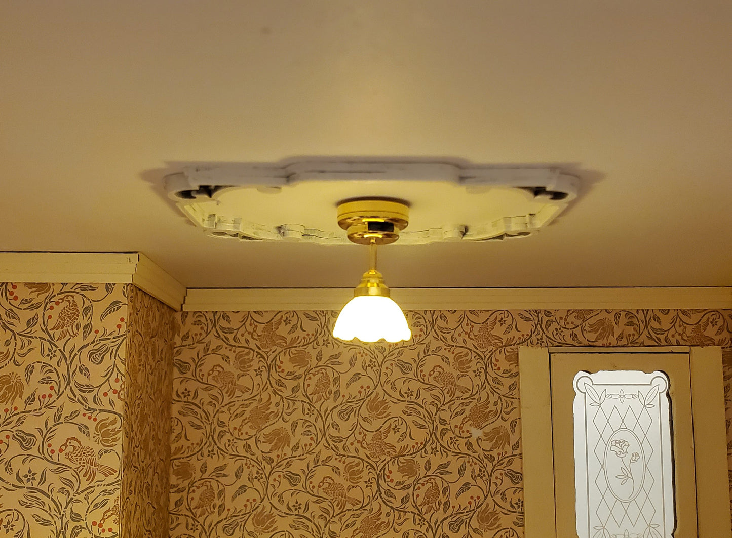 Dollhouse Battery Light Hanging Norwich Ceiling Lamp 1:12 Scale Houseworks